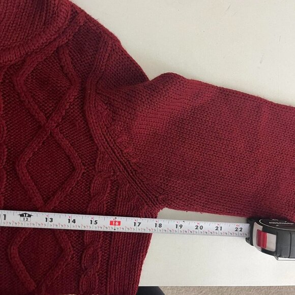 Burgundy cable knit y2k cardigan with fringe detailing and double zipper closure - Picture 6 of 8